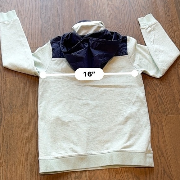 Vineyard Vines Performance
Quilted Nylon Snap Shep Shirt
Women's Sz XXS H - Picture 5 of 8